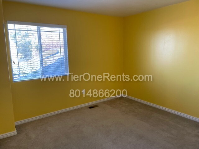 Building Photo - NO DEPOSIT option available for qualified ...