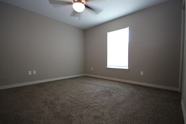 Building Photo - BEAUTIFUL 3 Bd/2Ba Home!!