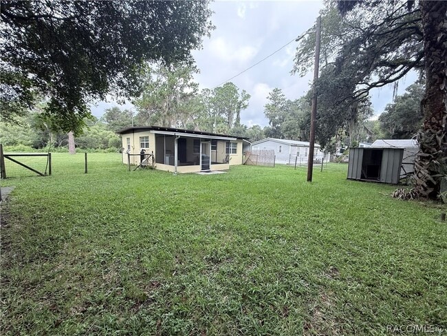 Building Photo - 10715 N Northcut Ave