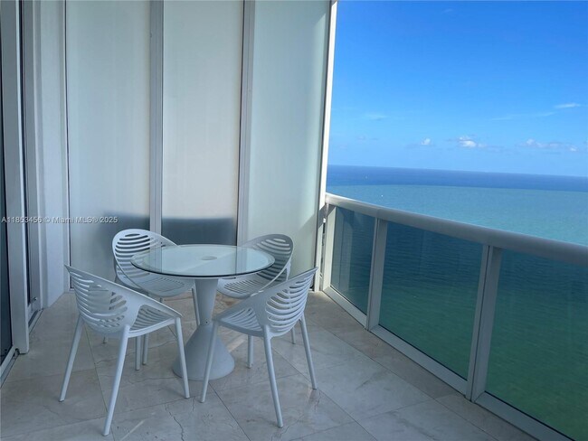 Building Photo - 16001 Collins Ave