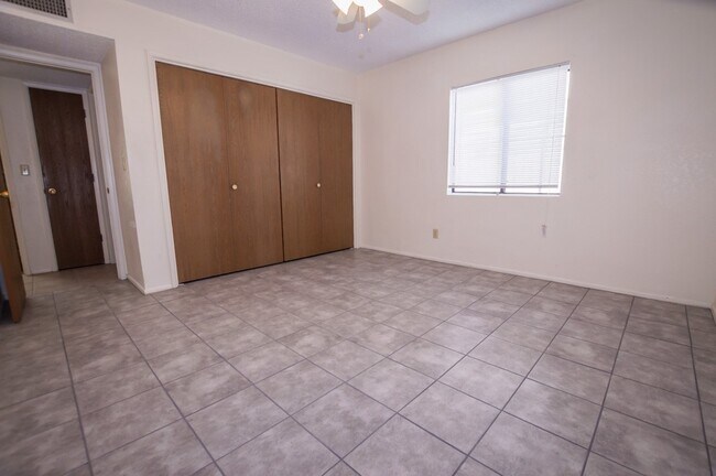 Building Photo - Welcome to this delightful 3-bedroom, 2-ba...