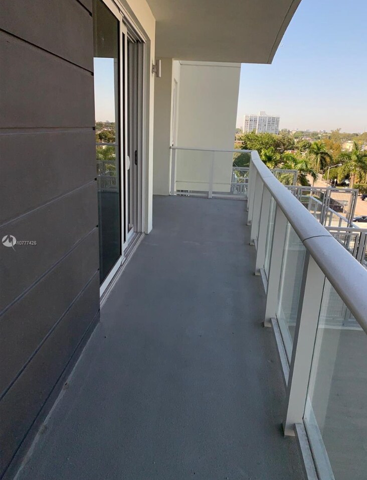 Building Photo - 321 NE 26th St