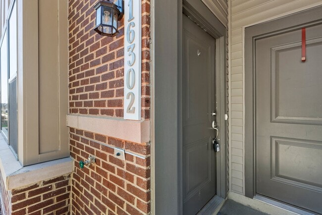 Building Photo - 3BD/2.5BA - Derwood Townhouse Condo - Attached 1 Car Garage