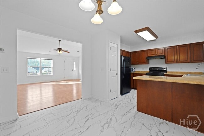 Building Photo - 315 S Bridgeport Dr