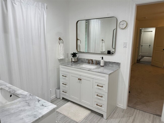 Building Photo - 1504 Summertree Ct