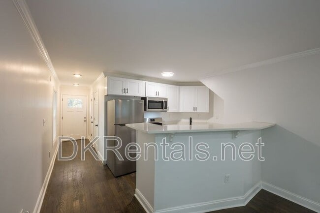 Building Photo - 2027 Lois Pl NW