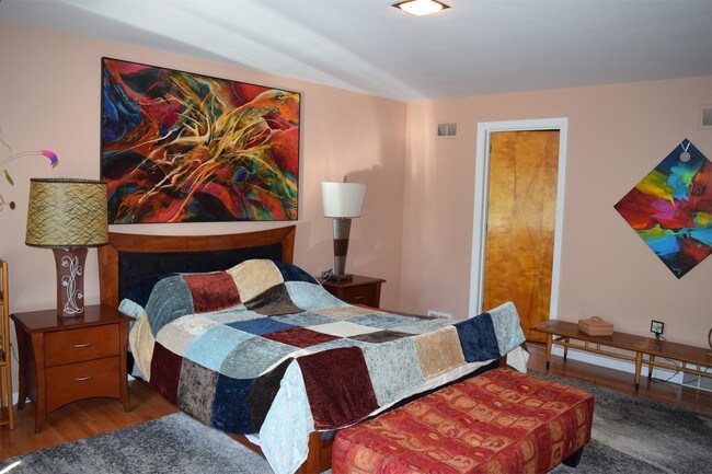 Building Photo - 301 Homan Ave