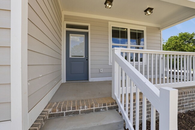 Building Photo - 705 Woodmore Ln