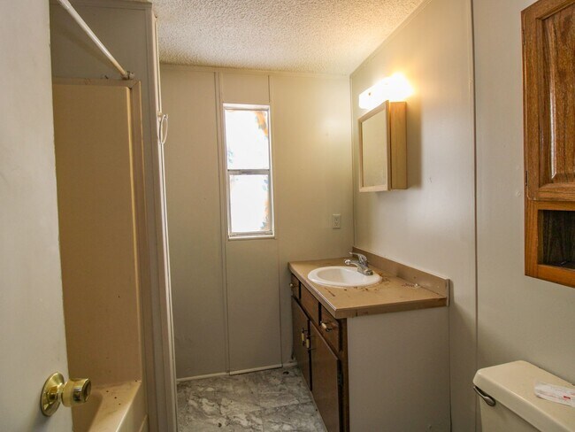 Building Photo - Great Location in Pulaski, TN