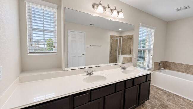 Building Photo - 12102 Kings Fall Dr