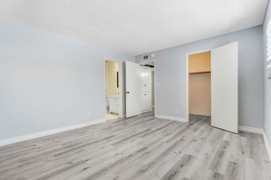 Building Photo - 12246 Montana Ave