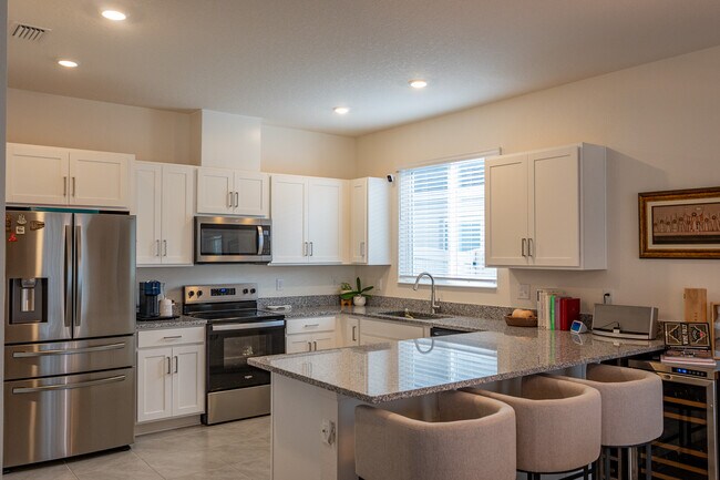 Building Photo - 3198 Sanctuary Dr