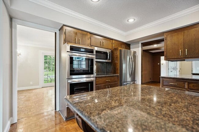 Building Photo - 5721 Londonderry Rd