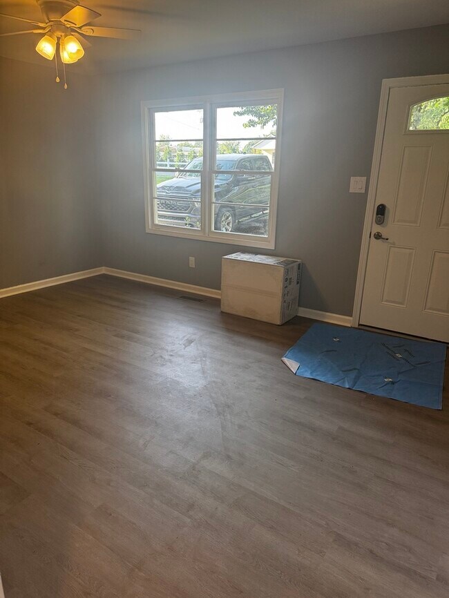 Building Photo - 333 S Eastway Dr