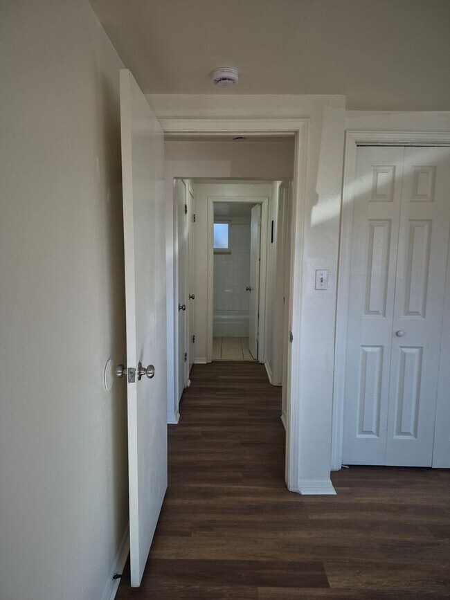 Building Photo - 2 bedroom near downtown Golden | Off-street parking | Mountain views