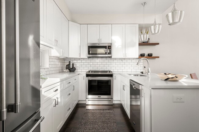 Building Photo - 1551 W 43rd Ave
