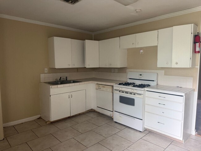 Building Photo - FOR RENT in LAFAYETTE!