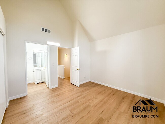 Building Photo - 14249 Friar St