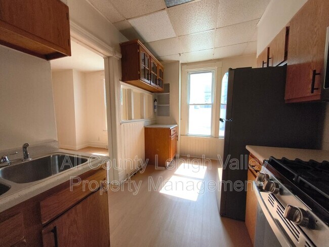Building Photo - 1141 Emmett St