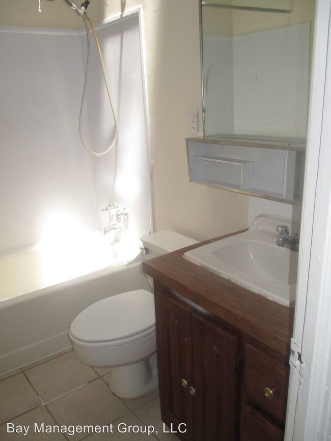 Building Photo - 111 N Ellwood Ave