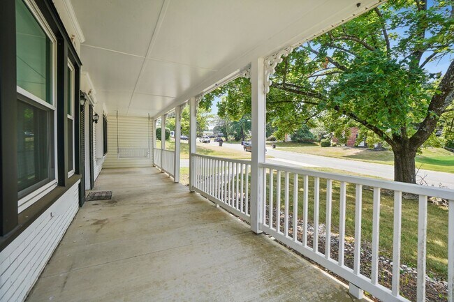 Building Photo - A 4 BEDROOM 2.5 BATH DREAM COME TRUE IN POINTER RIDGE AT COLLINGTON!