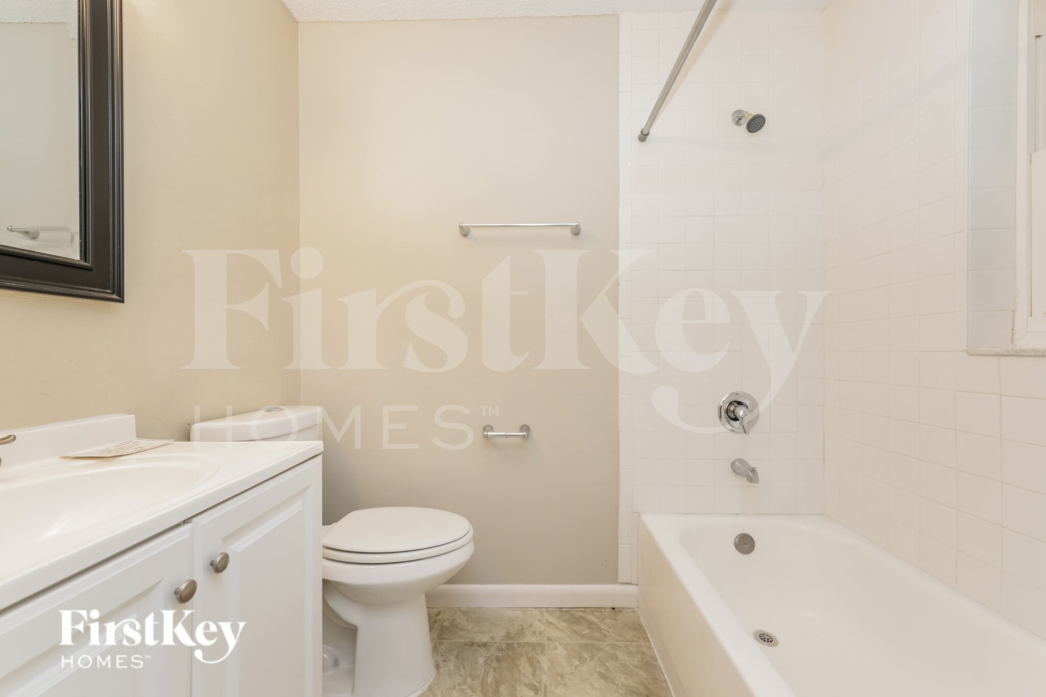 Building Photo - 4301 Tarpon Dr SE