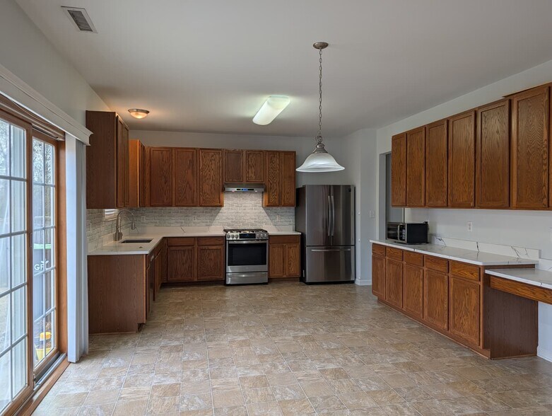 Building Photo - 172 Chandler Springs Dr