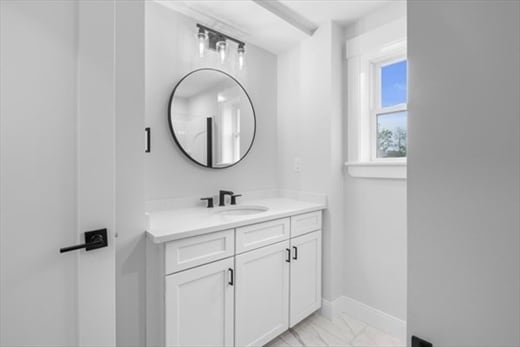 Building Photo - 22 James St