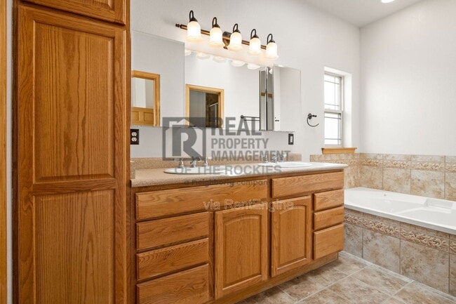 Building Photo - 3348 Hales Ranch Rd