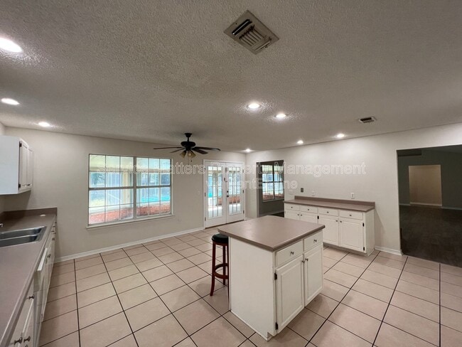 Building Photo - 6069 Breckenridge Dr