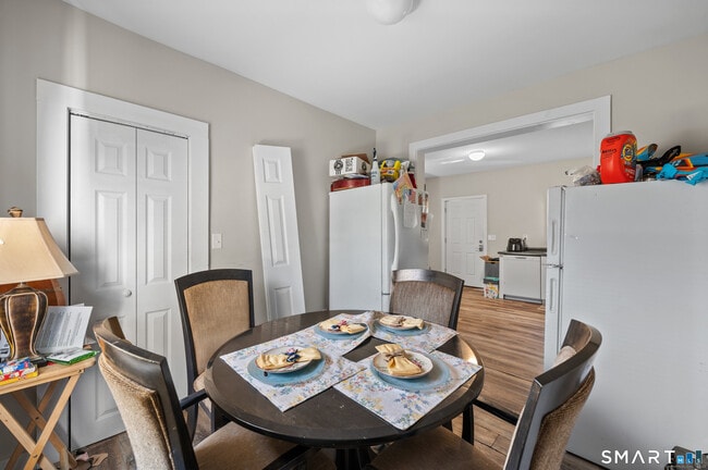 Building Photo - 26 Monroe St