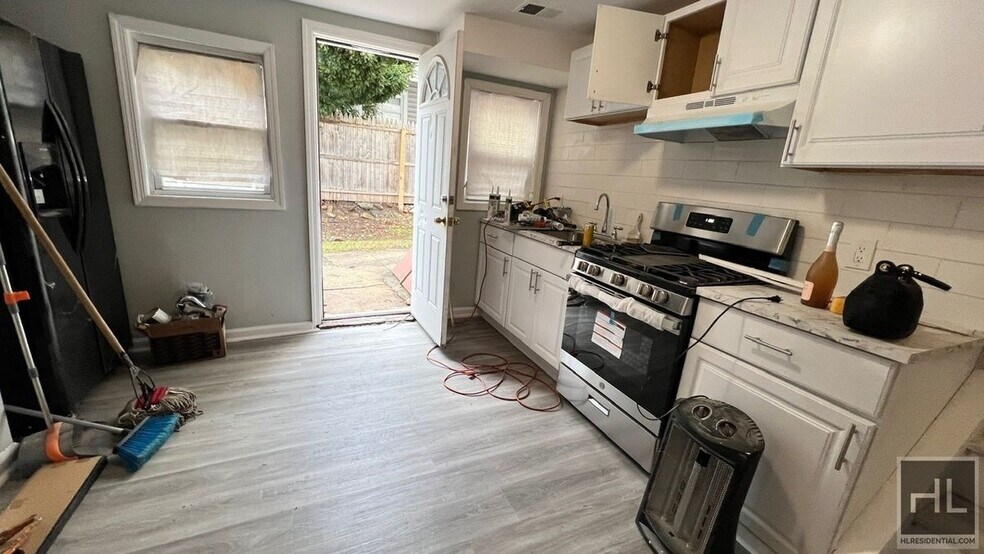 Building Photo - NORTH BURGHER AVENUE