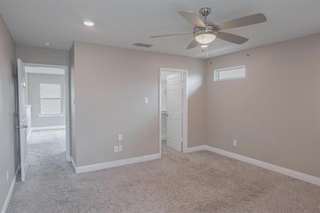 Building Photo - 410 Club House Dr