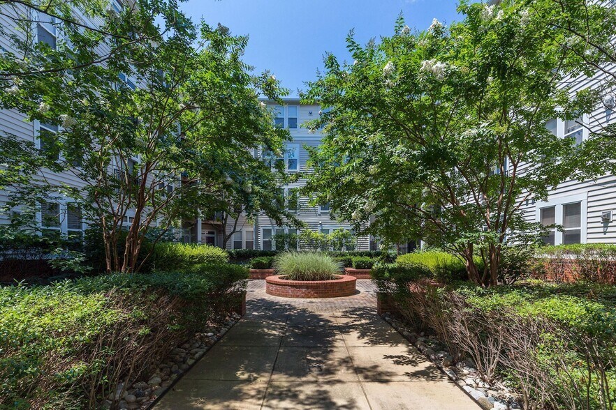 Building Photo - 2665 Prosperity Ave