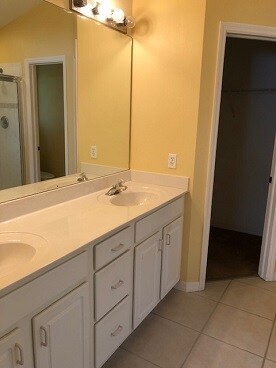 Building Photo - 2271 Grove Dr