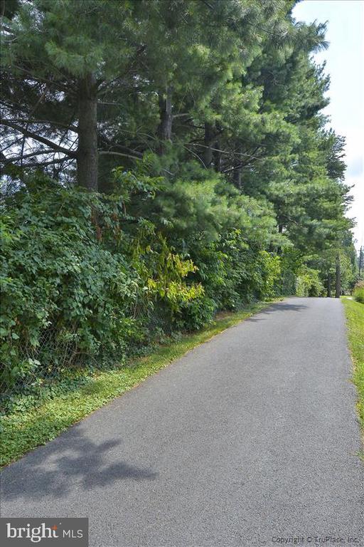 Building Photo - 10940 Brewer House Rd