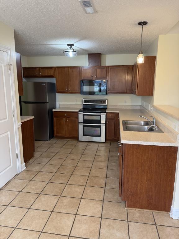 Building Photo - 2556A Saddleback Dr