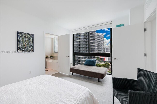 Building Photo - 501 NE 31st St