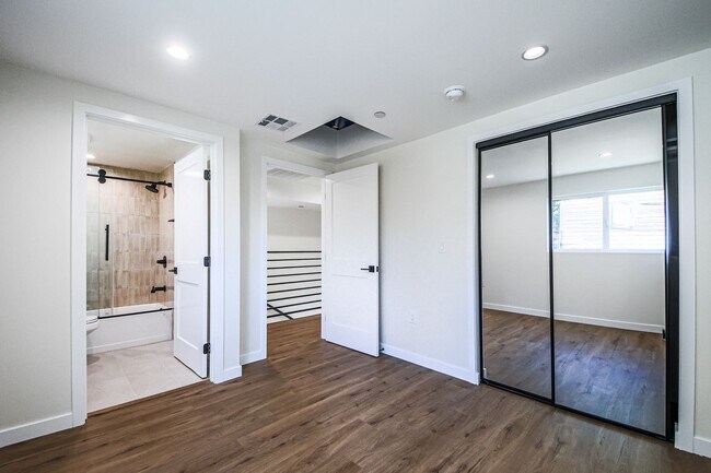 Building Photo - Ultra-Luxury Brand New 2 bed/2.5 bath and ...
