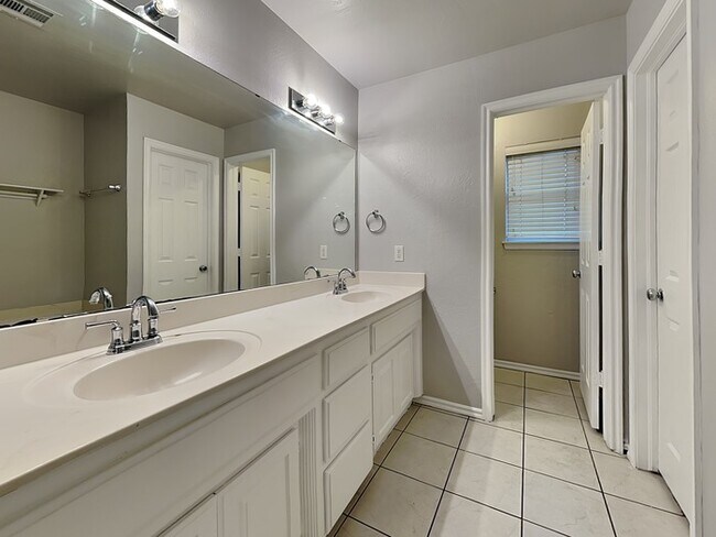 Building Photo - 17113 Bedford Dr