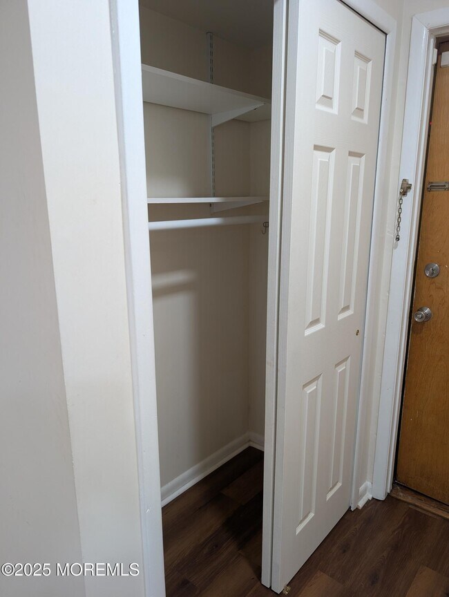 Building Photo - 110 Biscayne Ct