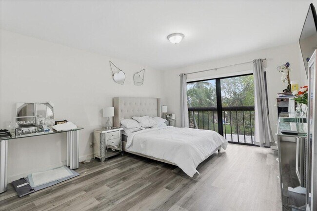 Building Photo - 9240 NW 14th St