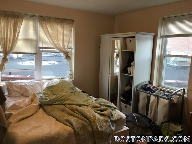 Building Photo - 402 Highland Ave