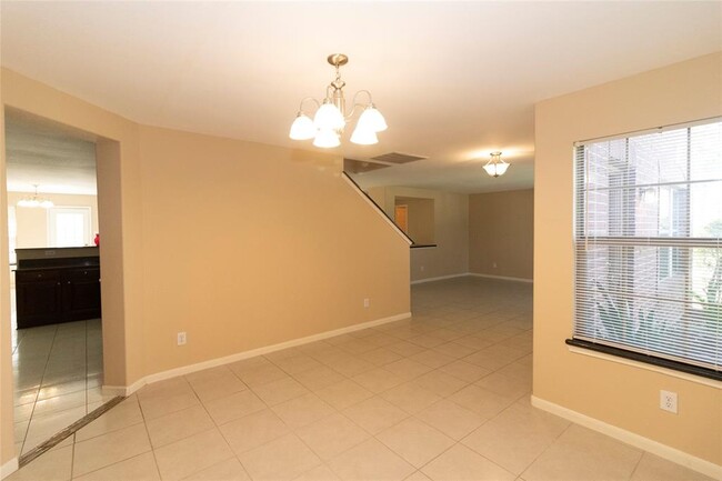 Building Photo - 2202 Crossmill Ln