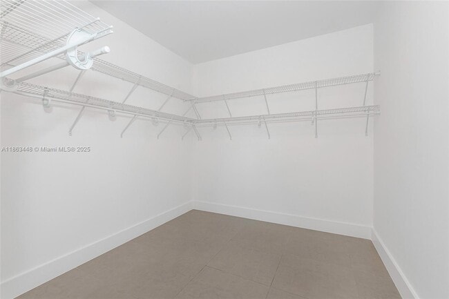 Building Photo - 555 E Dania Beach Blvd