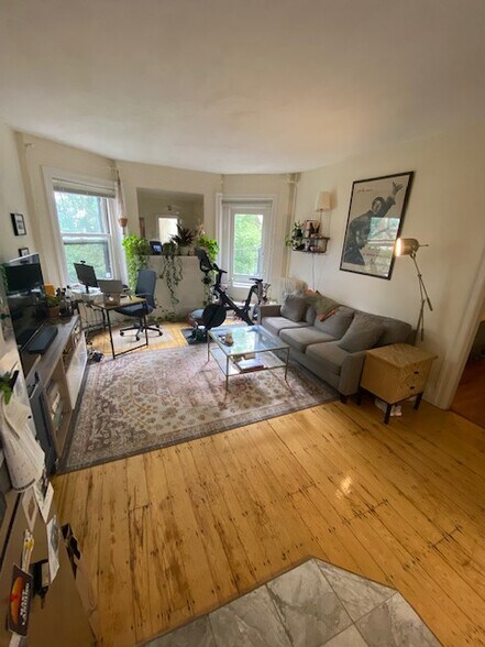 Building Photo - 1075 Beacon St