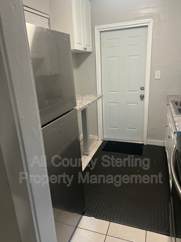 Building Photo - 521 SE 14th Terrace