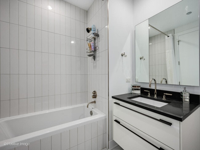 Building Photo - 403 N Wabash Ave