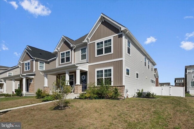 Building Photo - 5680 Lewis Carroll Dr