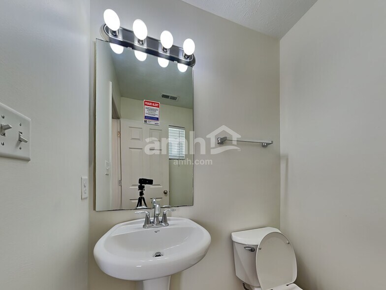 Building Photo - 903 Regency Ct